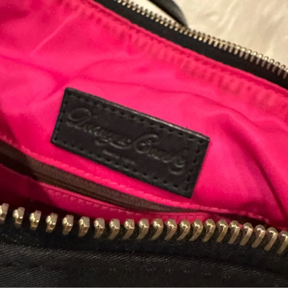 Dooney & Bourke Large Nina Shoulder Handbag Black Nylon Fuschia Lining - Picture 11 of 16